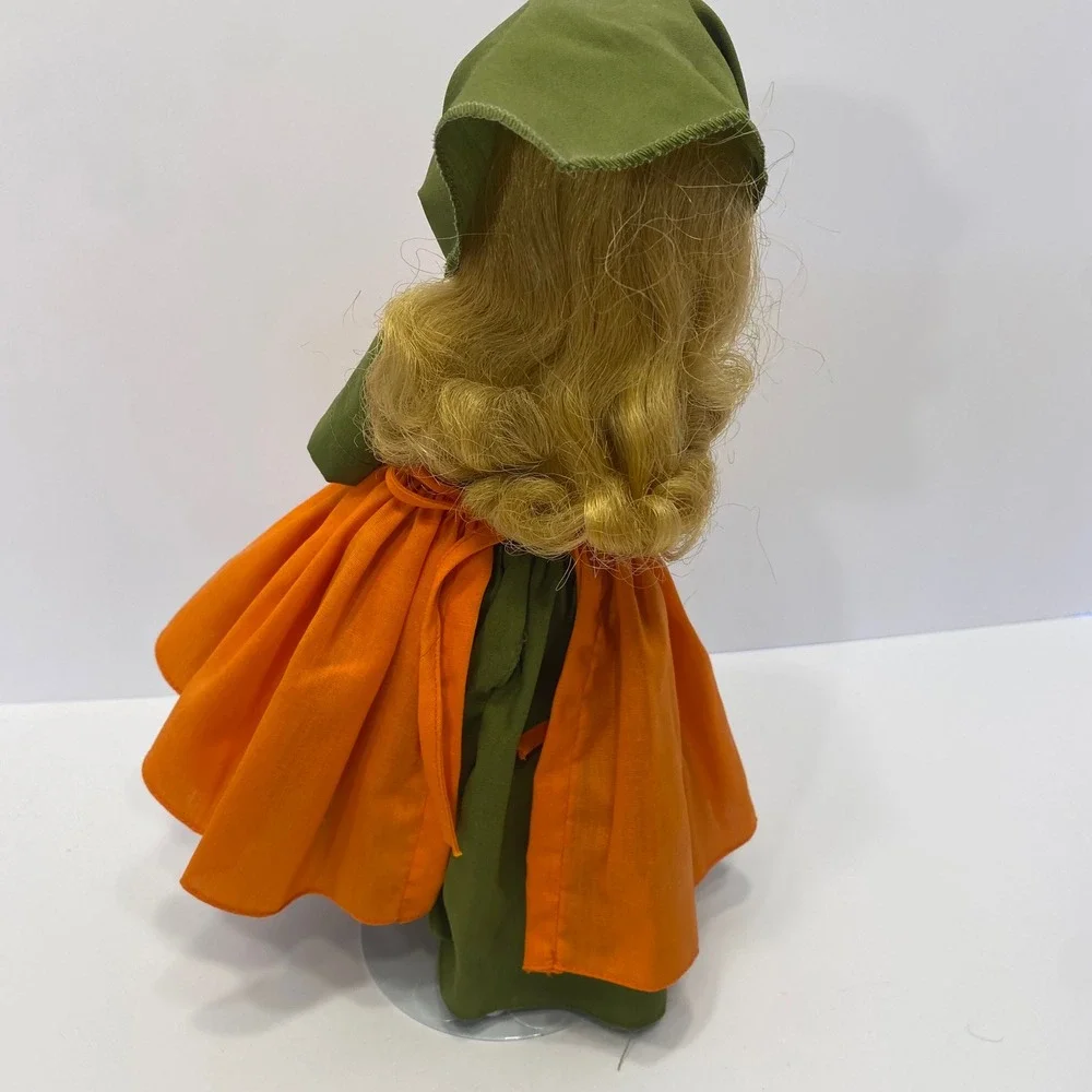 Madame Alexander Poor Cinderella Doll Excellent Vintage Broom Sleepy Eyes